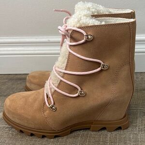 WOMEN'S JOAN OF ARCTIC™ WEDGE III LACE COZY BOOTIE Size 10